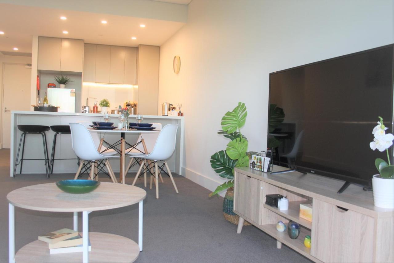 Appartamento Stunning Views Sydney Olympic Park Esterno foto